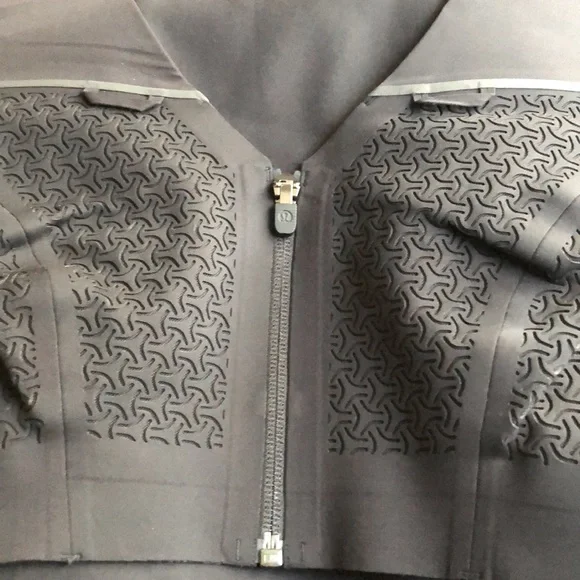 lululemon (L) Enlite Hydraffinity Vest - Picture 3 of 15